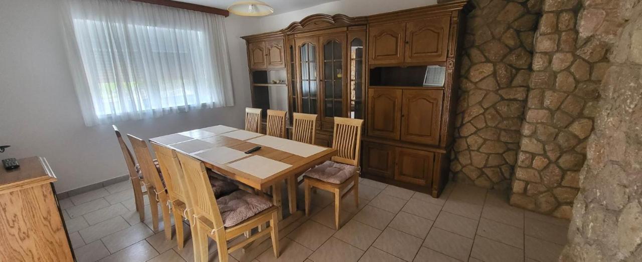 Villa Kuca Za Odmor Vugica à Polje  Extérieur photo