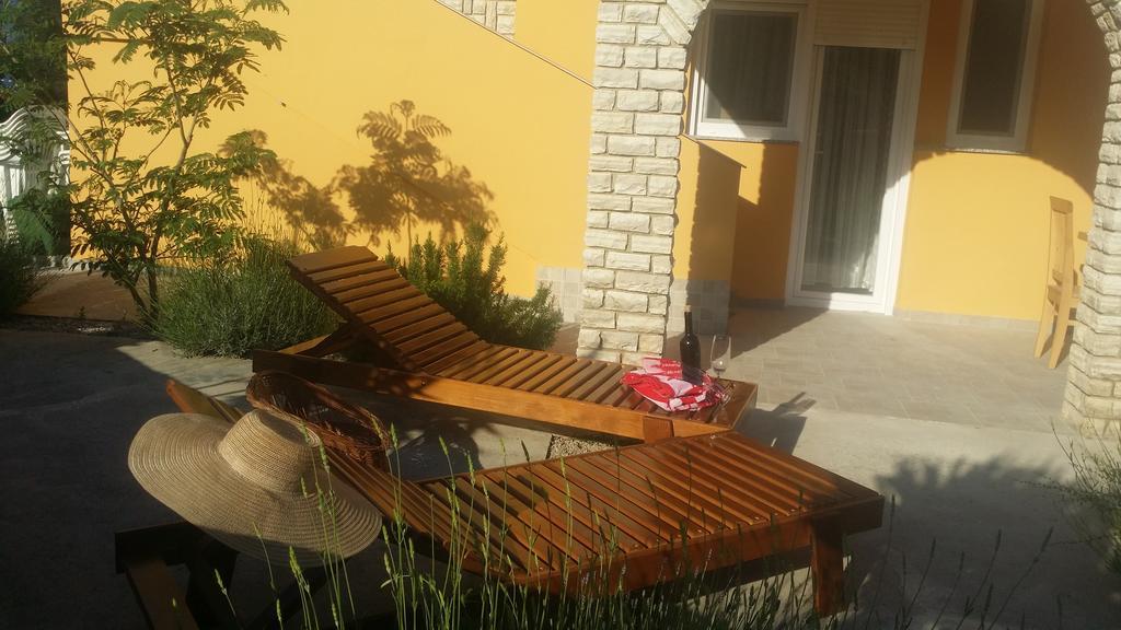 Villa Kuca Za Odmor Vugica à Polje  Extérieur photo