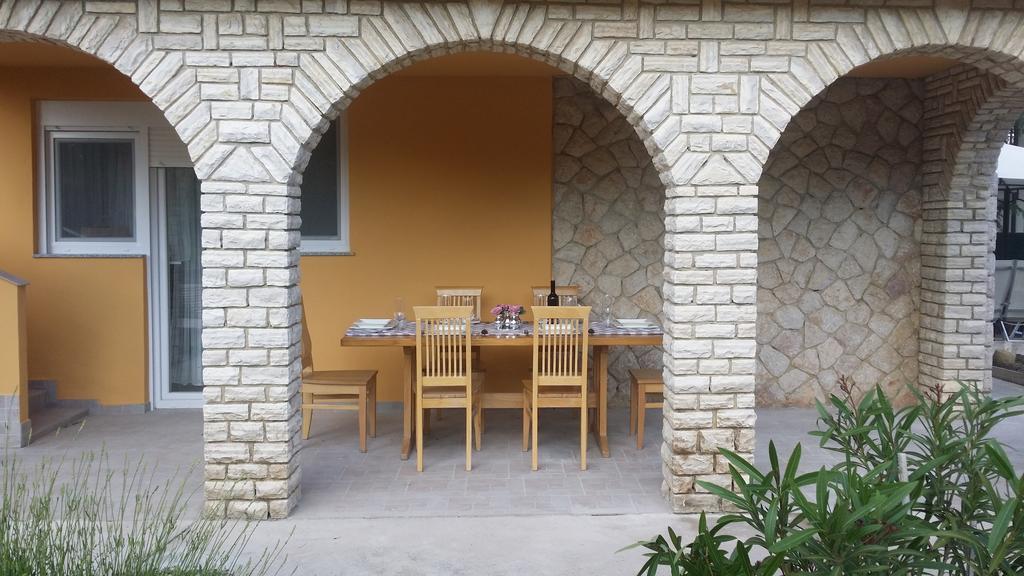 Villa Kuca Za Odmor Vugica à Polje  Extérieur photo
